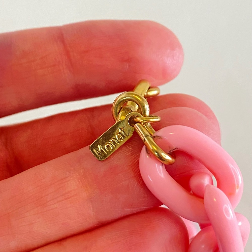 Monet Pink Bracelet Acrylic Plastic Chunky Curb Link Gold Tone Retro Mod - Picture 4 of 11